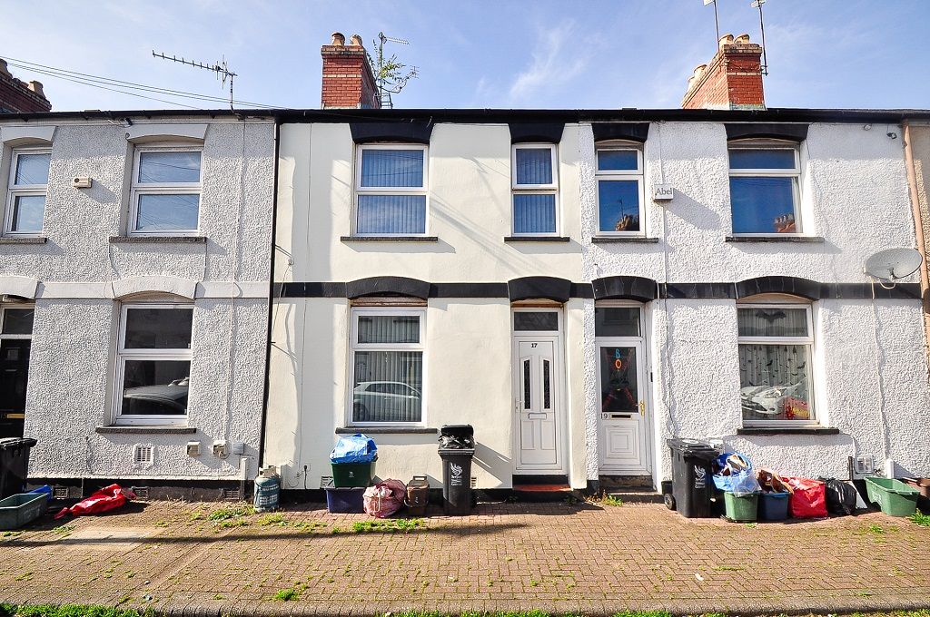 3 bed terraced house for sale in Agincourt Street, Newport NP20, £157,500
