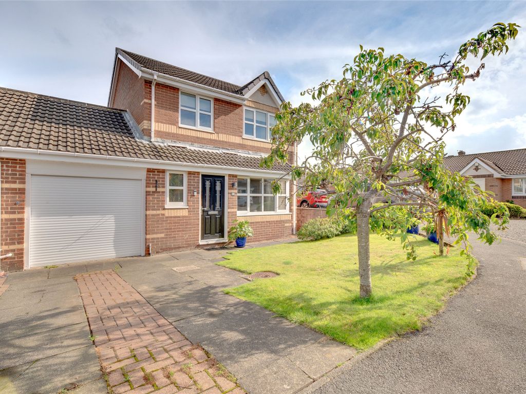 3 bed detached house for sale in Cragleas, Burnopfield, Newcastle Upon Tyne NE16, £250,000