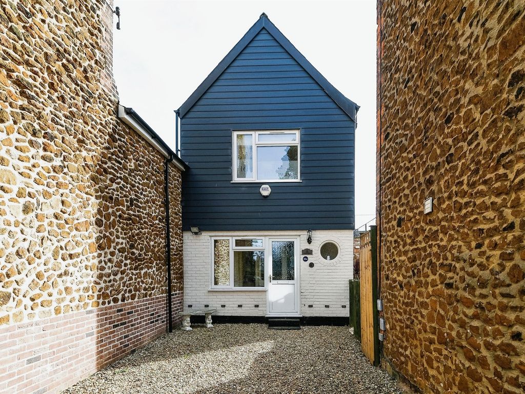 2 bed cottage for sale in Westgate, Hunstanton PE36, £325,000