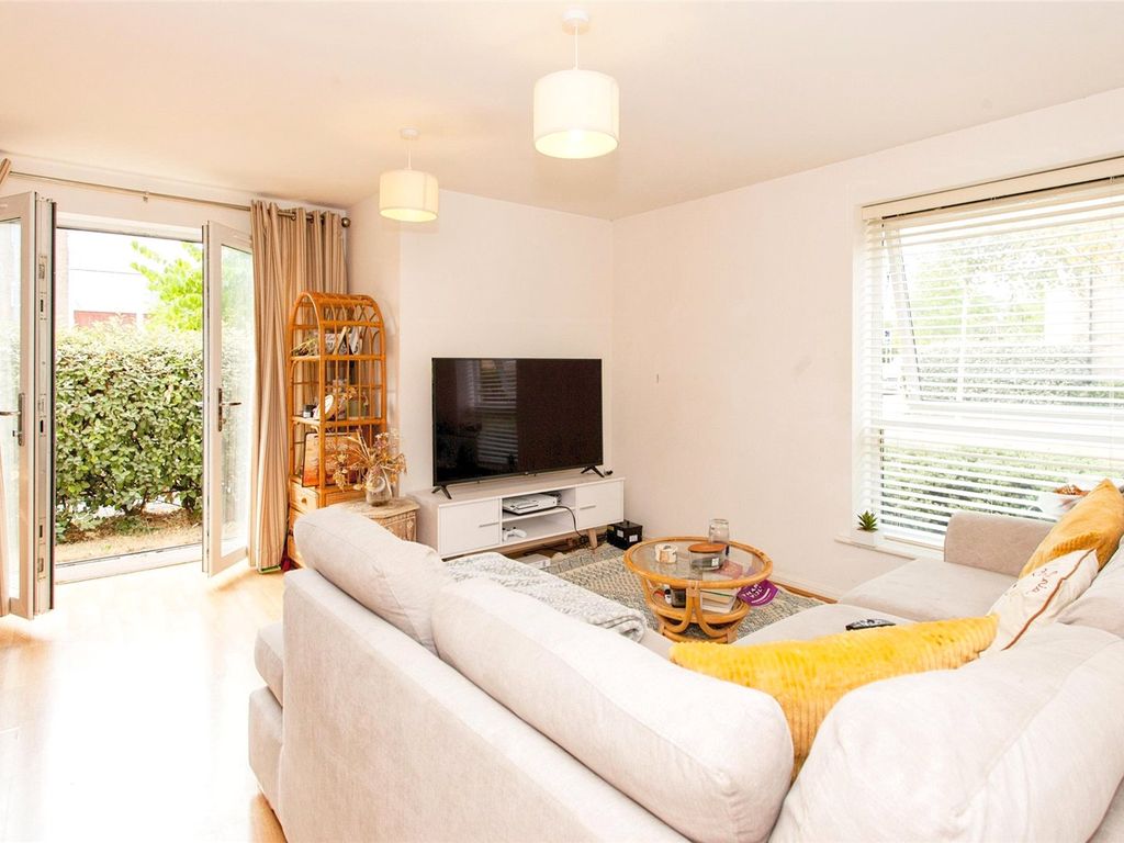 2 bed flat for sale in Lawrence Weaver Road, Cambridge CB3, £330,000