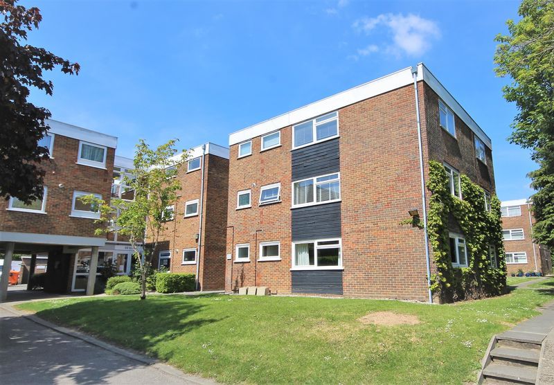 1 bed flat for sale in Ardleigh Court, Hutton Road, Shenfield CM15, £279,995