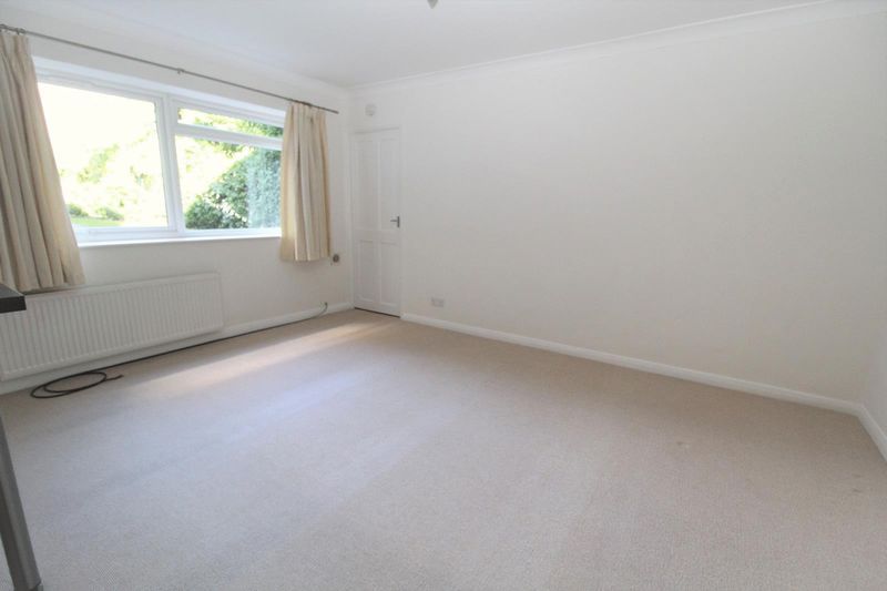 1 bed flat for sale in Ardleigh Court, Hutton Road, Shenfield CM15, £279,995