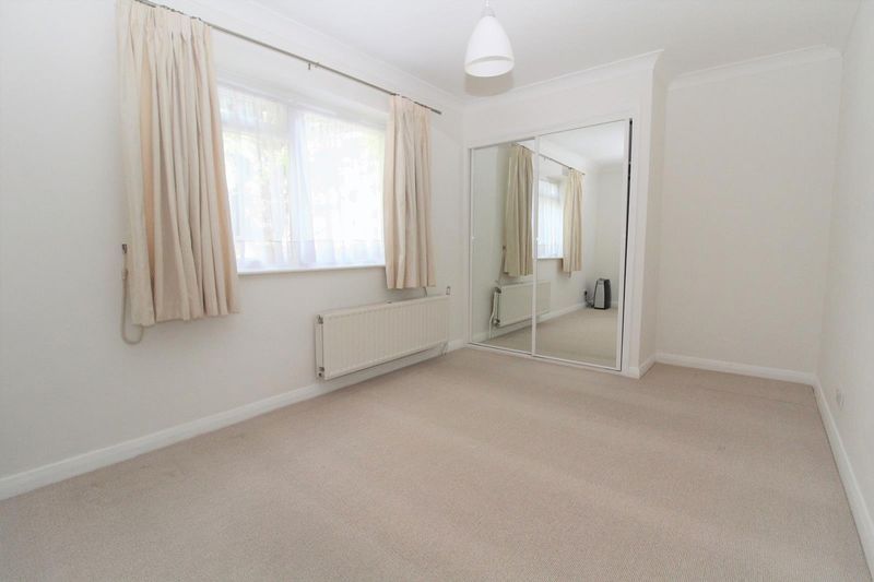 1 bed flat for sale in Ardleigh Court, Hutton Road, Shenfield CM15, £279,995