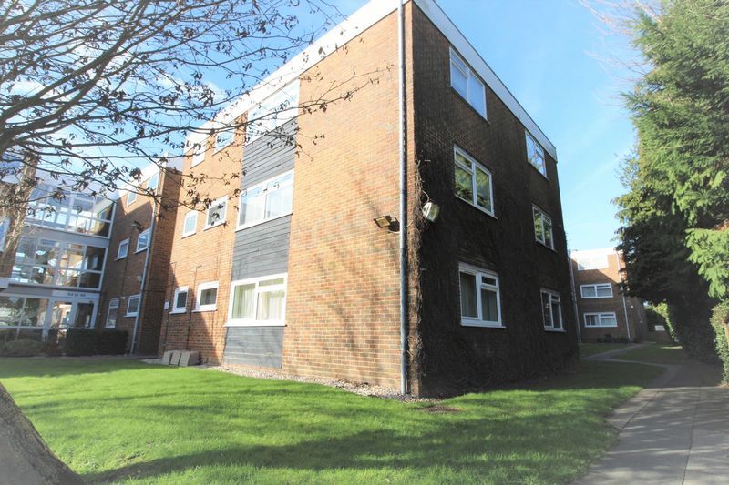 1 bed flat for sale in Ardleigh Court, Hutton Road, Shenfield CM15, £279,995