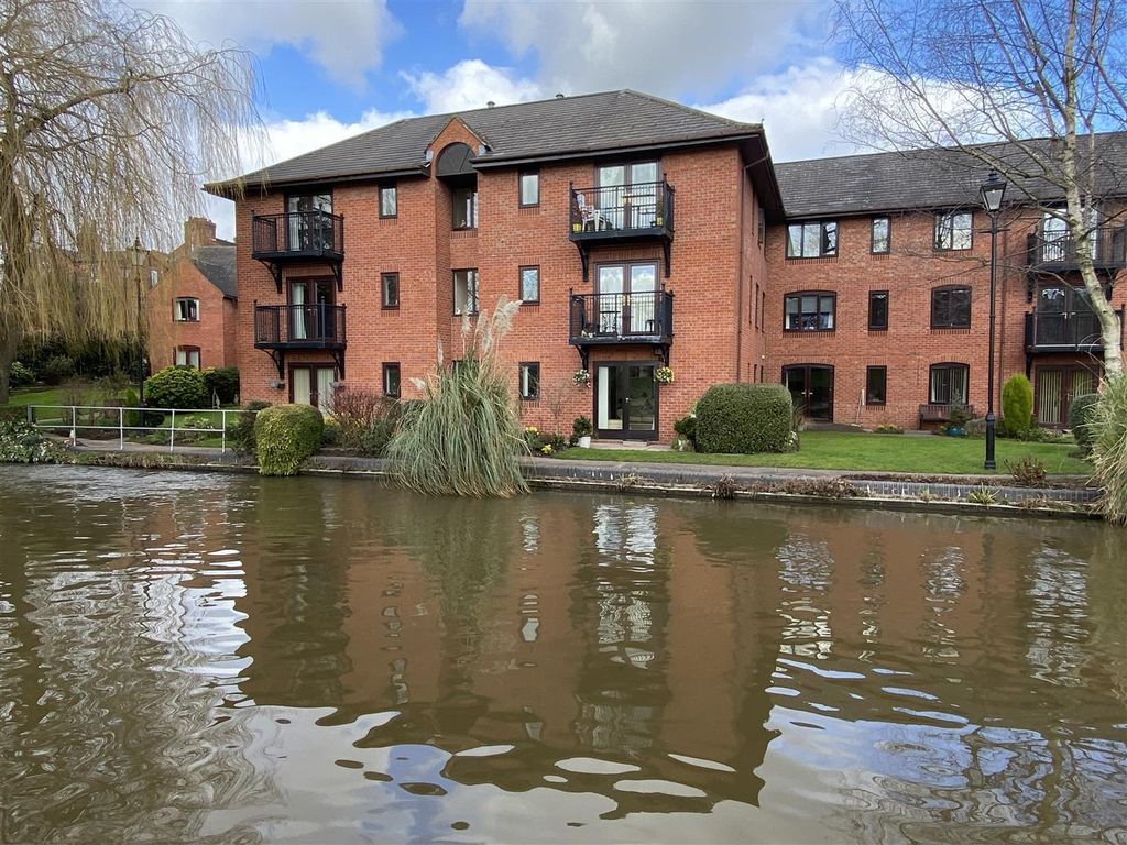 1 bed flat for sale in Stafford Street, Stone ST15, £155,000