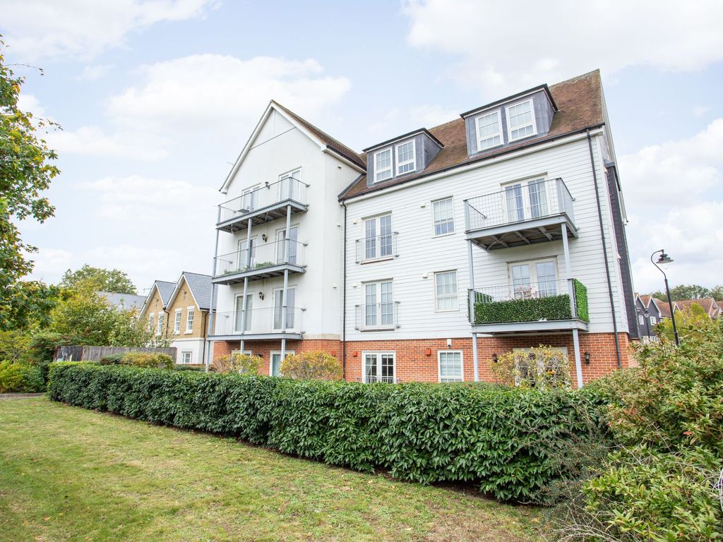 2 bed flat for sale in Ambleside Place, Canterbury CT2, £300,000