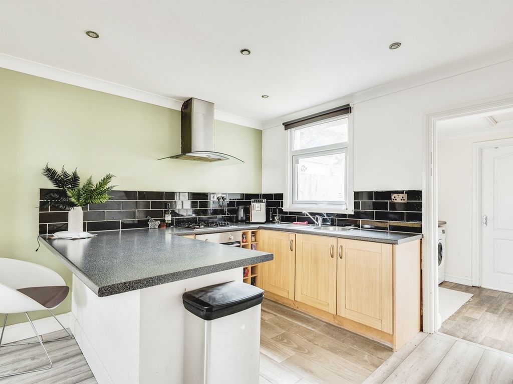 2 bed terraced house for sale in Avening Street, Swindon SN2, £180,000