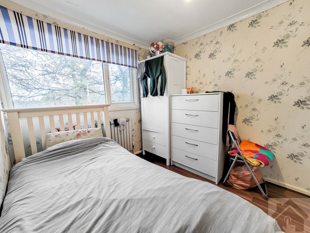 4 bed terraced house for sale in Lowfield, King's Lynn, Norfolk PE30, £160,000