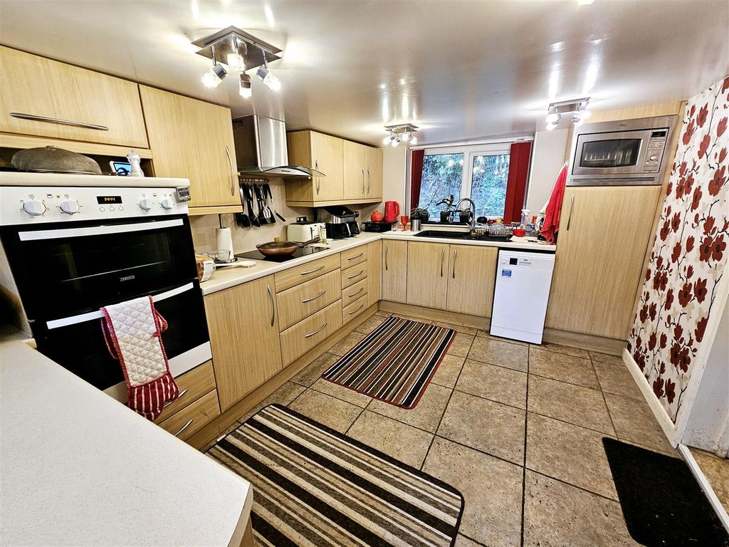 3 bed detached bungalow for sale in Roydon Road, St. Stephens, Launceston PL15, £229,950