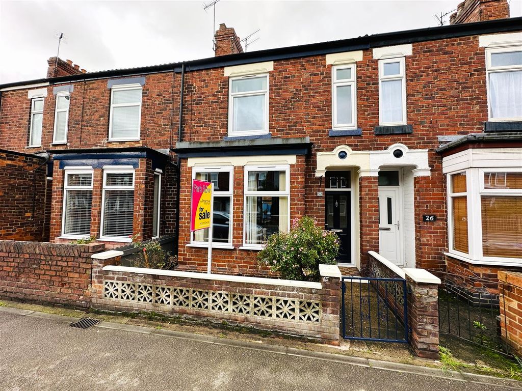 3 bed terraced house for sale in Barlby Road, Selby YO8, £150,000