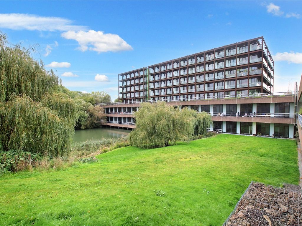 1 bed flat for sale in Lakeshore, Lakeshore Drive, Bristol BS13, £210,000