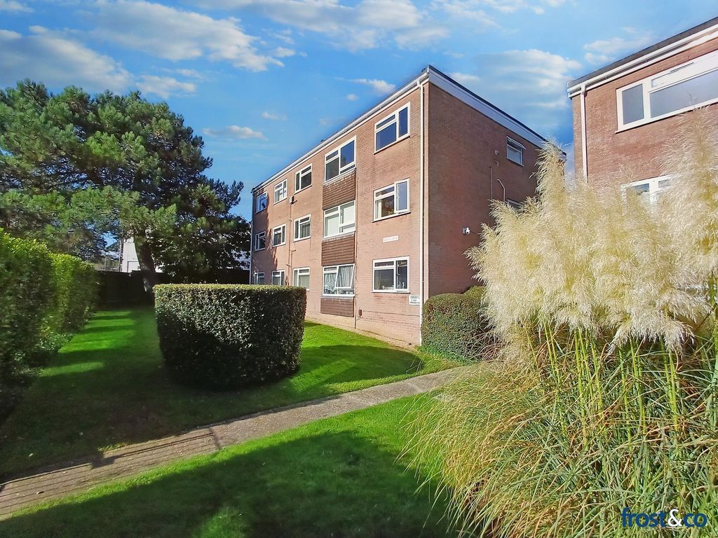 2 bed flat for sale in Bournemouth Road, Lower Parkstone, Poole, Dorset BH14, £215,000