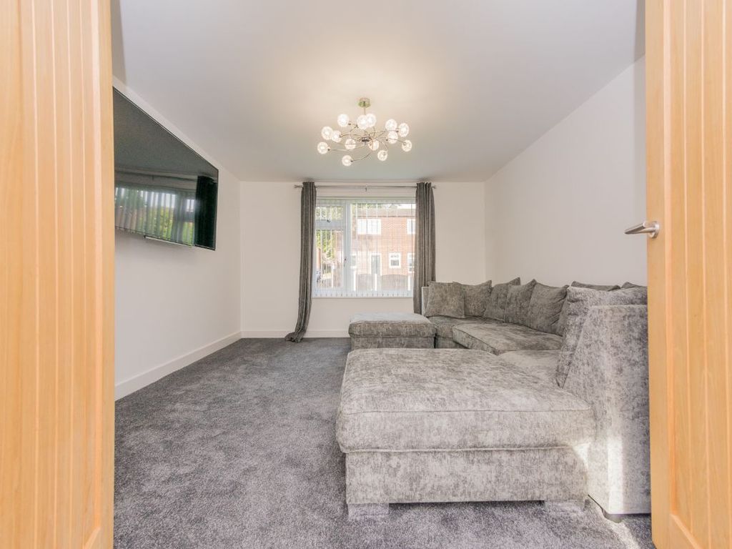 2 bed flat for sale in Dulverton Green, Beeston, Leeds LS11, £110,000