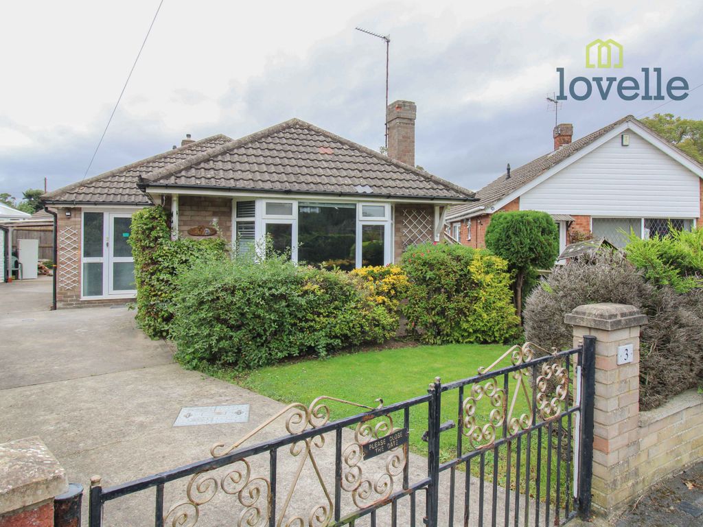 3 bed detached bungalow for sale in Trevor Close, Laceby DN37, £260,000