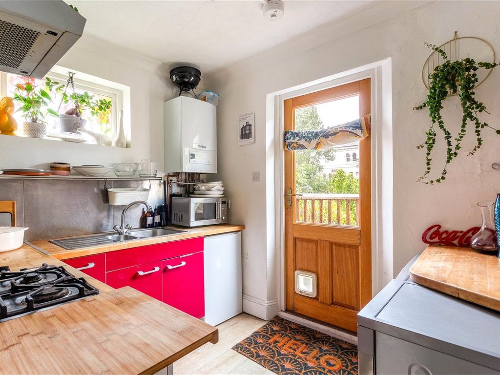 1 bed flat for sale in Springfield Road, Brighton BN1, £325,000