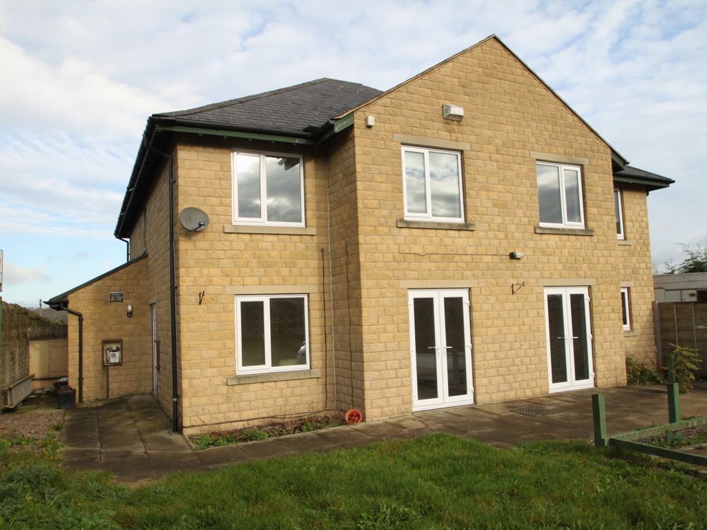 4 bed detached house for sale in Oaklands, Brighouse HD6, £250,000