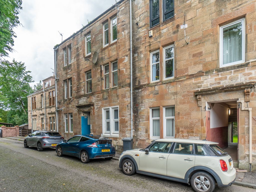 1 bed flat for sale in Queen Street, Glasgow G66, £50,000