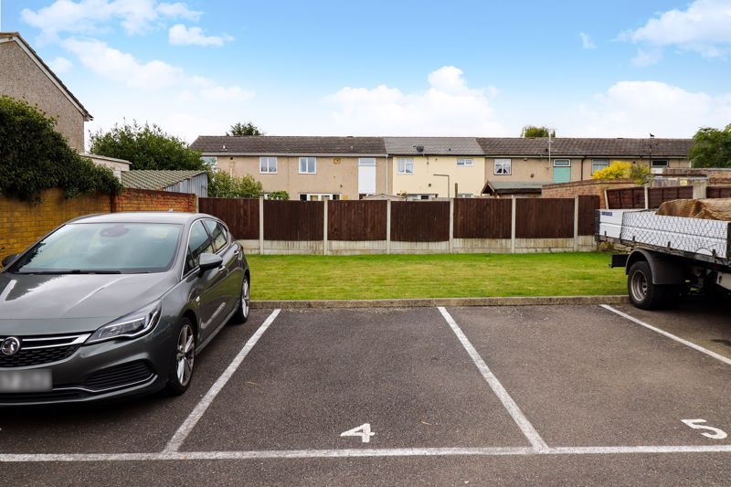 1 bed flat for sale in Haslemere Road, Wickford SS11, £190,000