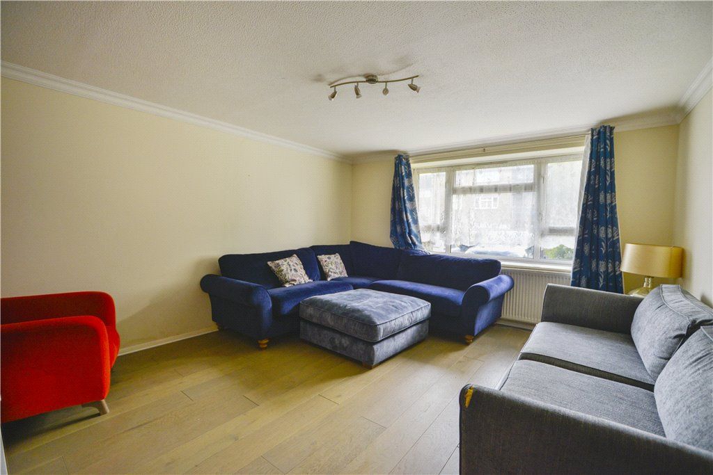 3 bed flat for sale in Tweed Close, Halstead, Essex CO9, £180,000