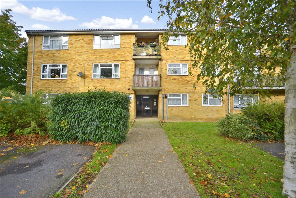 3 bed flat for sale in Tweed Close, Halstead, Essex CO9, £180,000