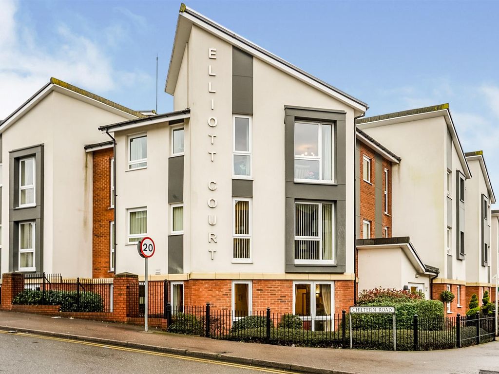 1 bed flat for sale in Elliott Court, High Street North, Dunstable LU6, £237,500
