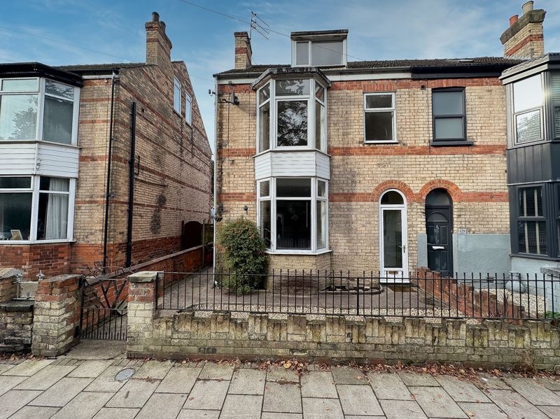 5 bed semi-detached house for sale in Morton Terrace, Gainsborough DN21, £145,000