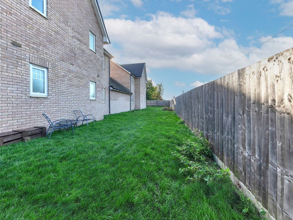 1 bed maisonette for sale in Rosecomb, Royston SG8, £70,000