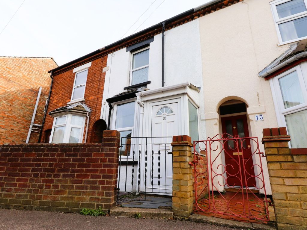 2 bed terraced house for sale in Stuart Road, Kempston, Bedford MK42, £235,000