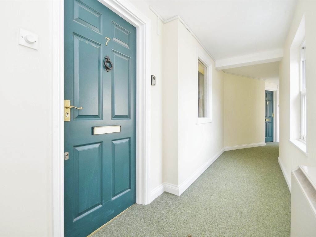 2 bed flat for sale in Matlock Street, Bakewell DE45, £200,000