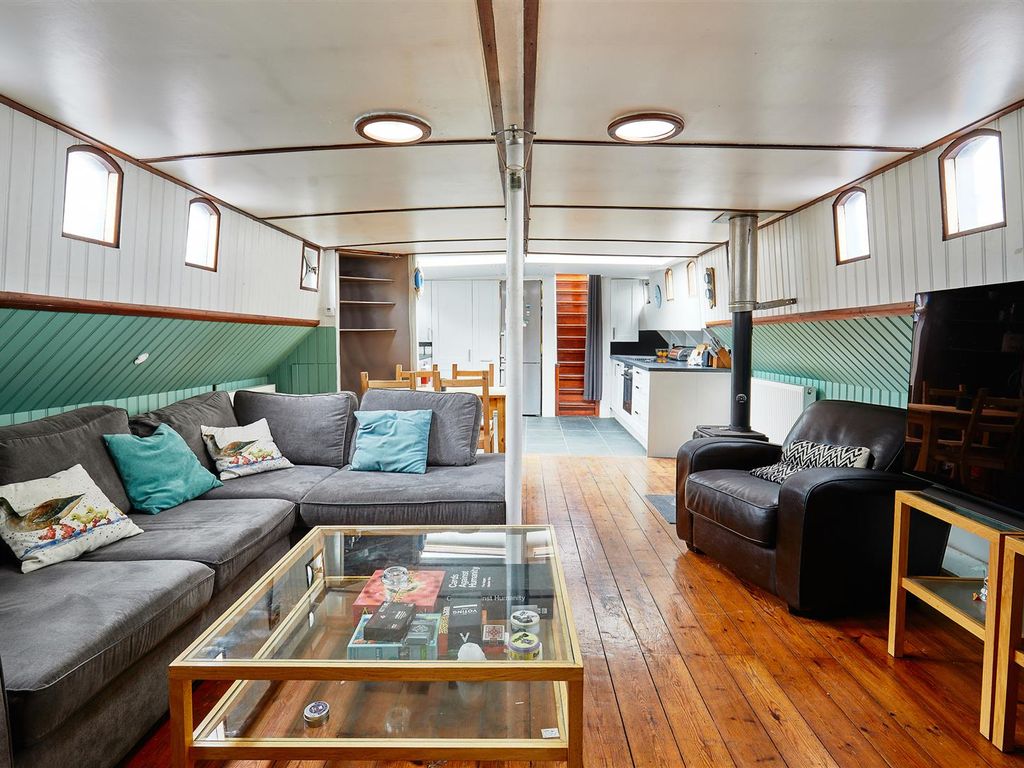 2 bed houseboat for sale in Lots Ait, Brentford TW8, £190,000