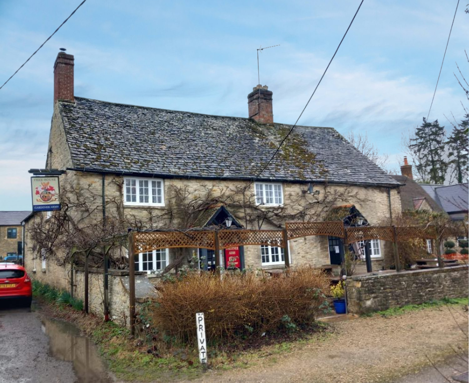Pub/bar for sale in Medcroft Road, Kidlington OX5, £595,000