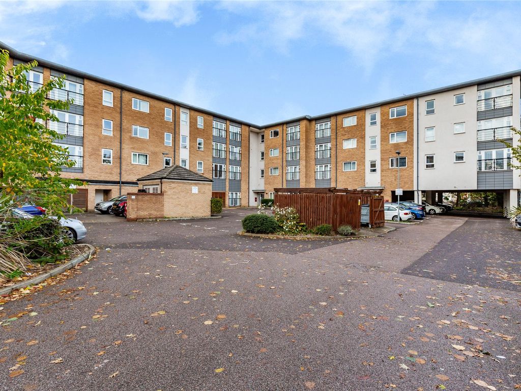 1 bed flat for sale in Olive Court, Southernhay Close, Basildon SS14, £190,000