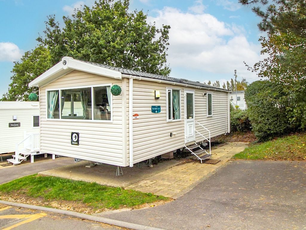 2 bed mobile/park home for sale in Orchard Bank, Hamworthy, Poole, Dorset BH15, £18,000