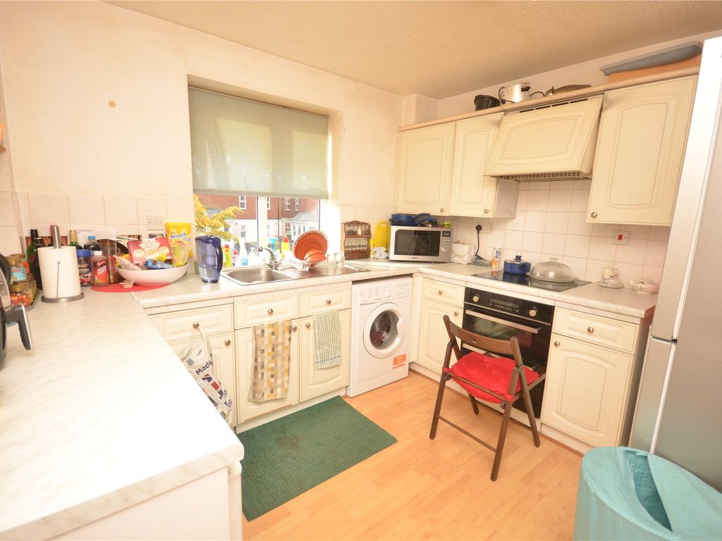 1 bed flat for sale in Whinchat, Aylesbury, Buckinghamshire HP19, £170,000