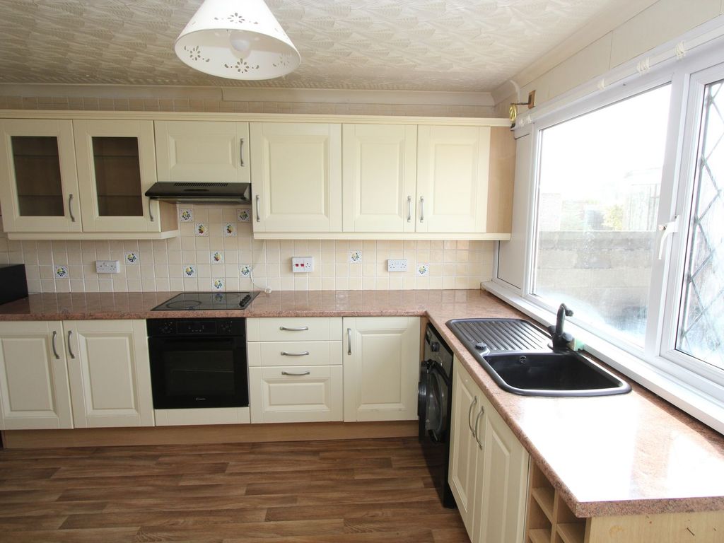 3 bed property for sale in Caer Mead Close, Boverton CF61, £179,950