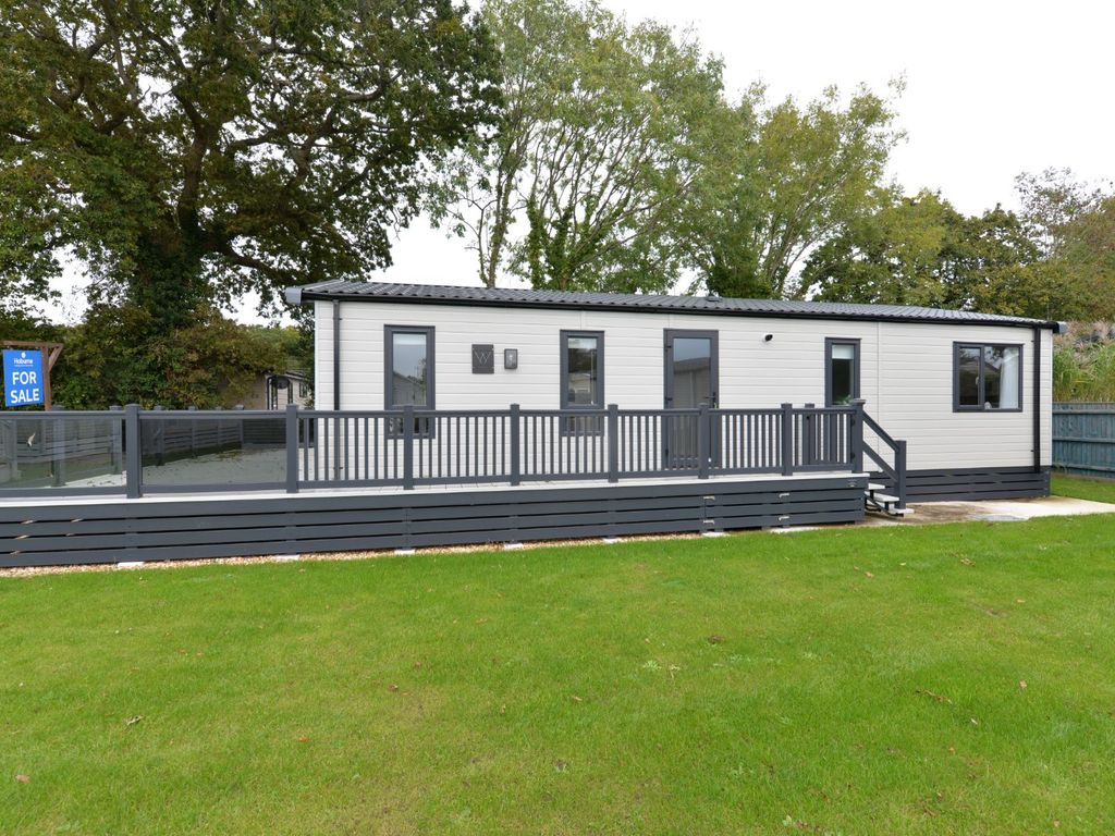2 bed mobile/park home for sale in Rowan, Bashley Park, Sway Road, New Milton BH25, £184,995