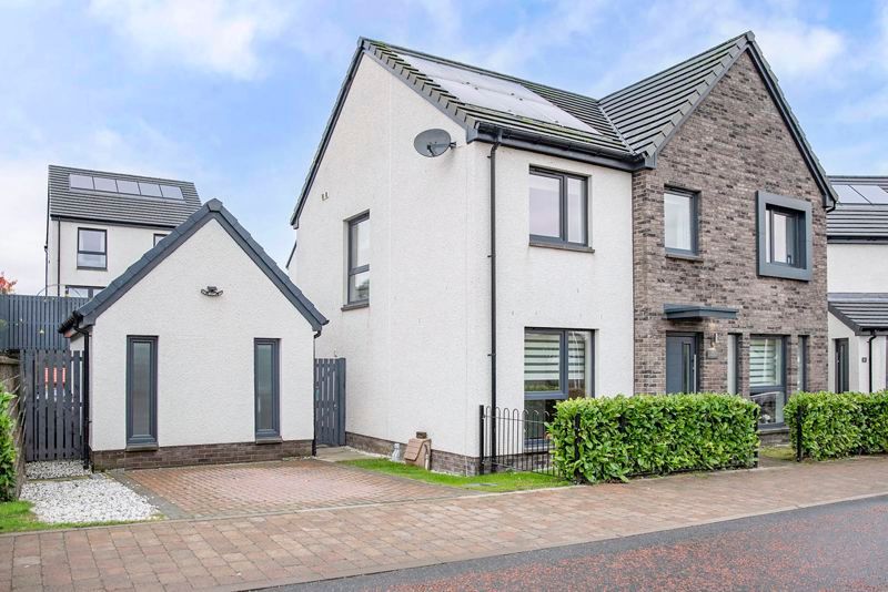 5 bed detached house for sale in Oak Tree Gardens, Sauchie, Alloa FK10, £299,950