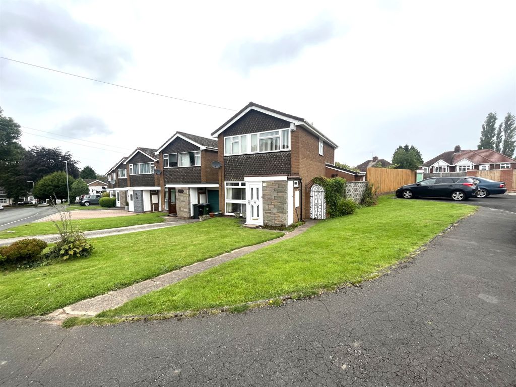 3 bed detached house for sale in Kendal Rise, Oldbury B68, £260,000