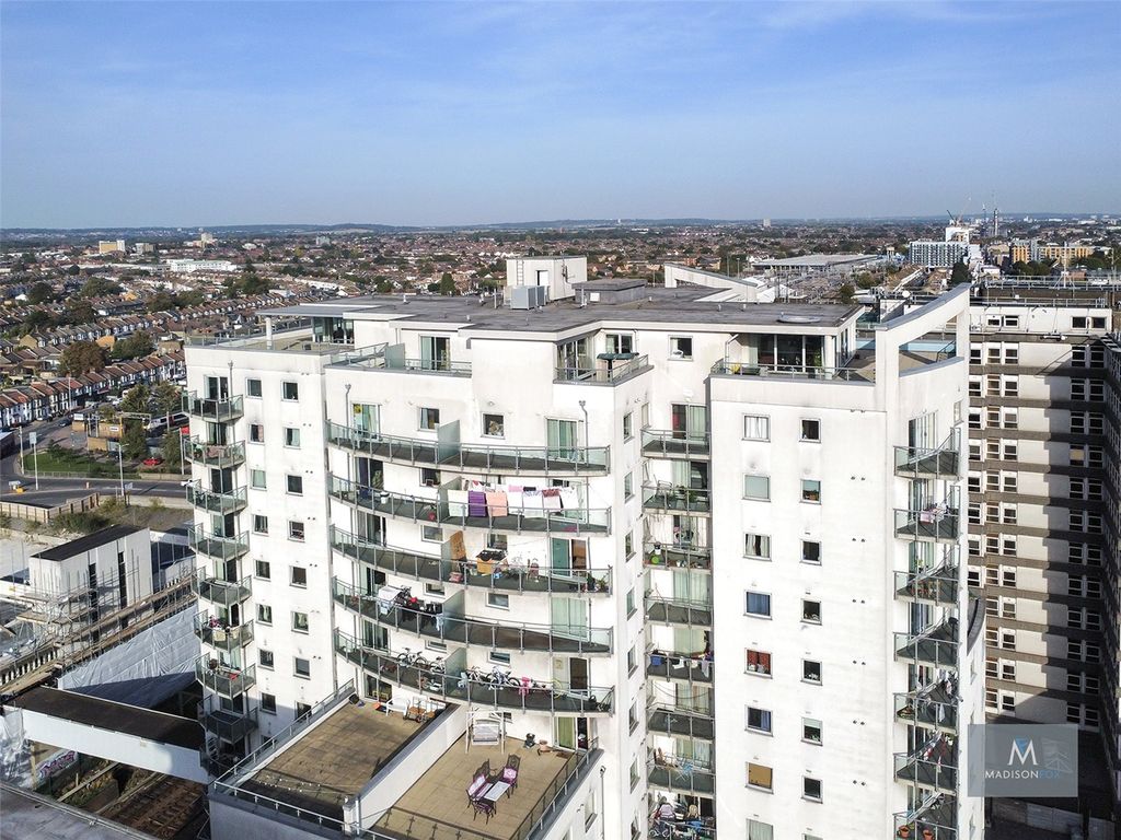 2 bed flat for sale in Centreway Apartments, Axon Place, Ilford IG1, £325,000