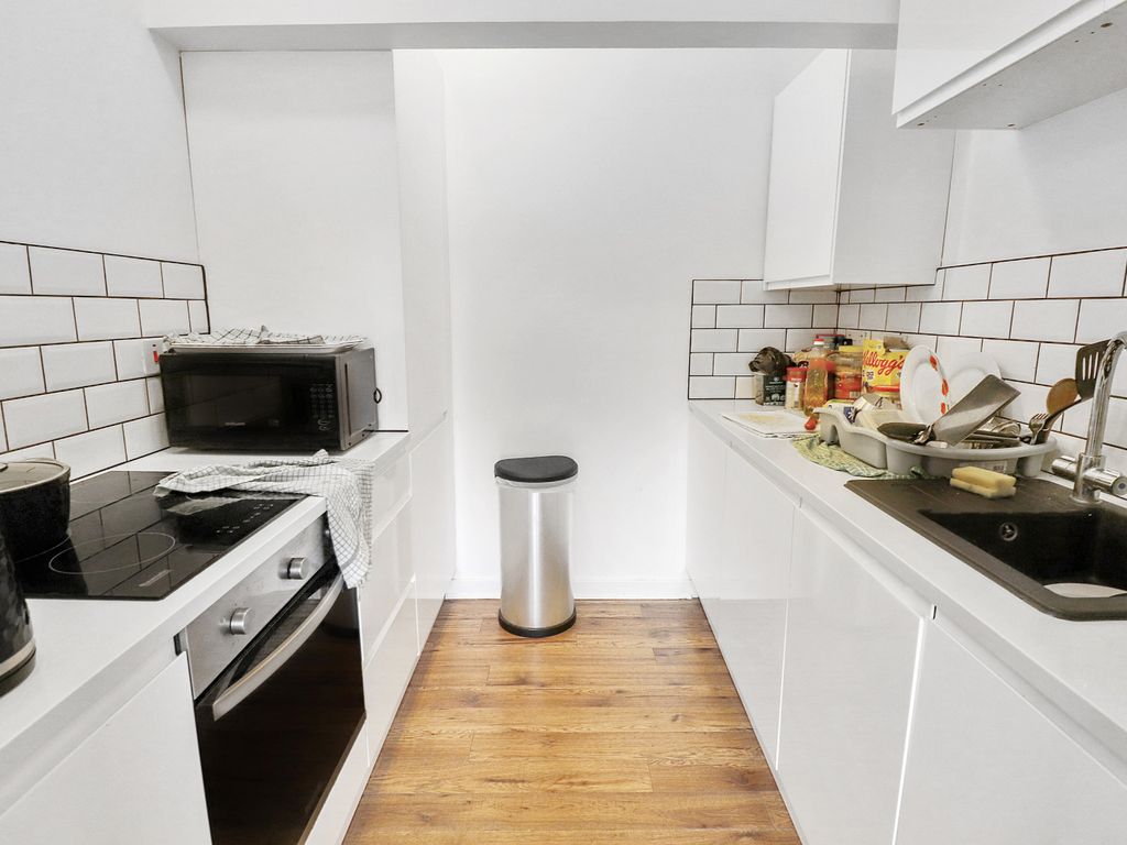 1 bed flat for sale in Woolwich Road, London SE2, £260,000