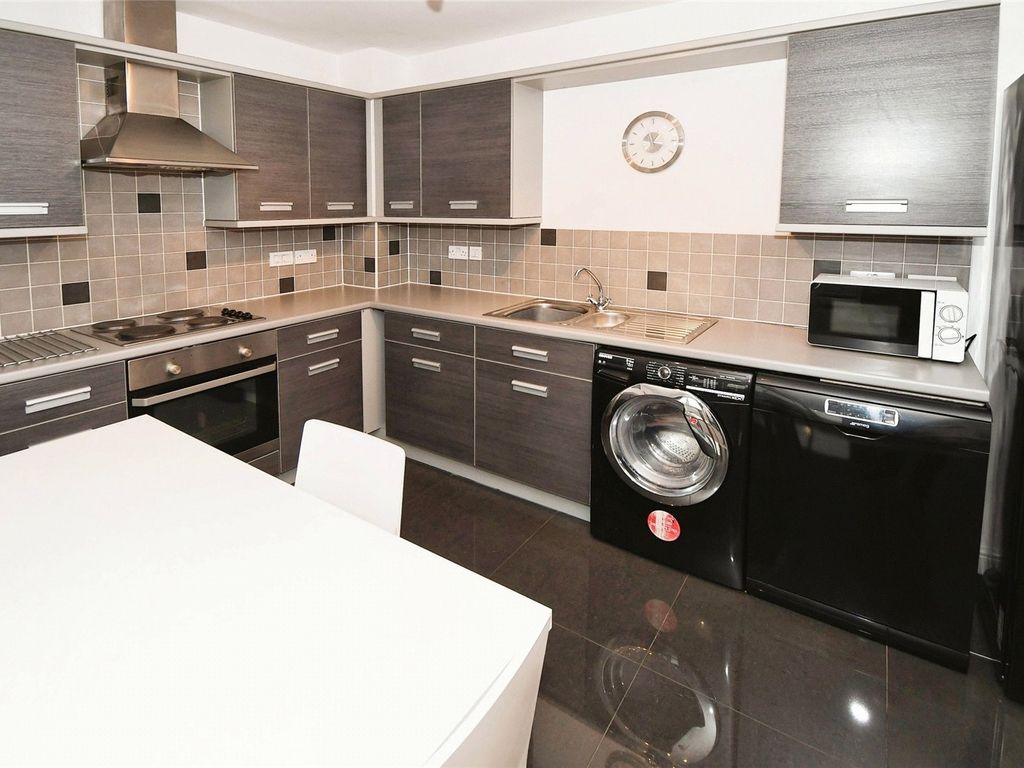 2 bed flat for sale in Riverside Drive, Lincoln, Lincolnshire LN5, £145,000