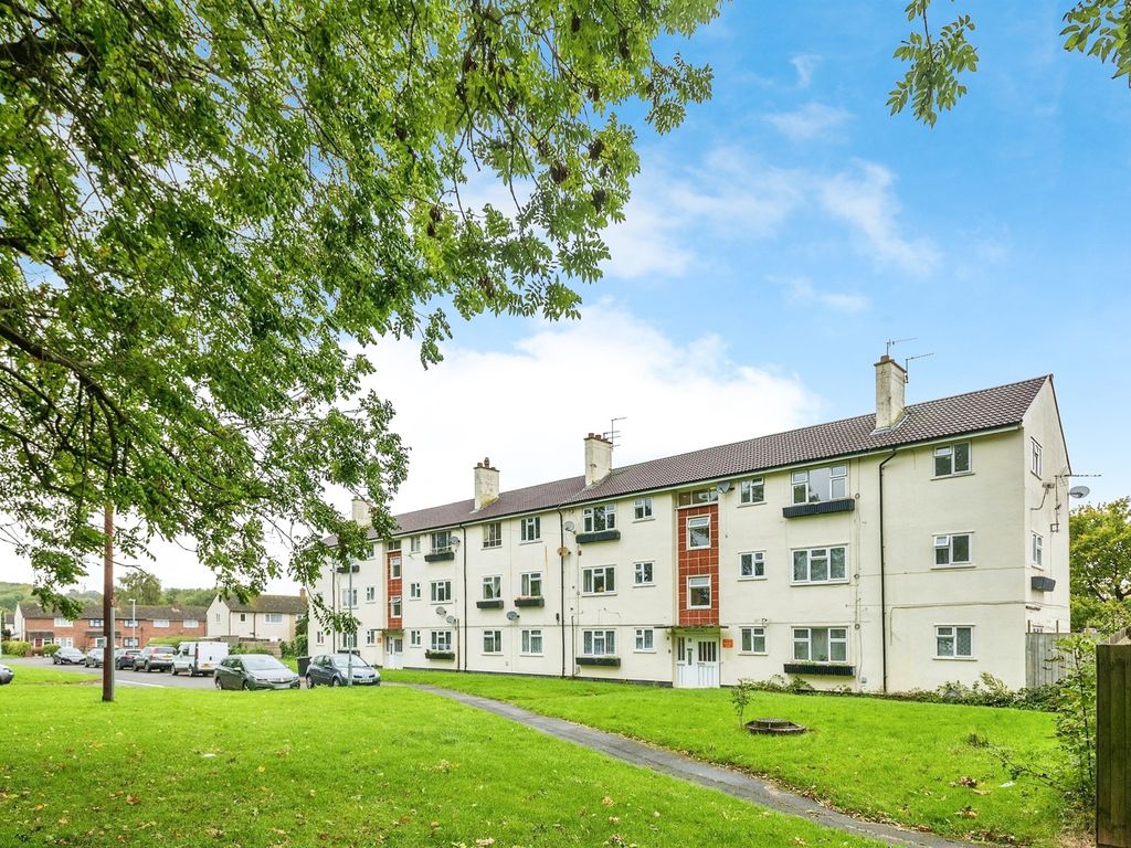 2 bed flat for sale in Blakesley Close, Swindon SN3, £110,000