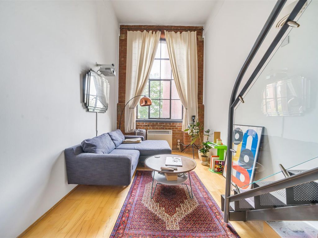 1 bed flat for sale in Fairfield Road, London E3, £320,000
