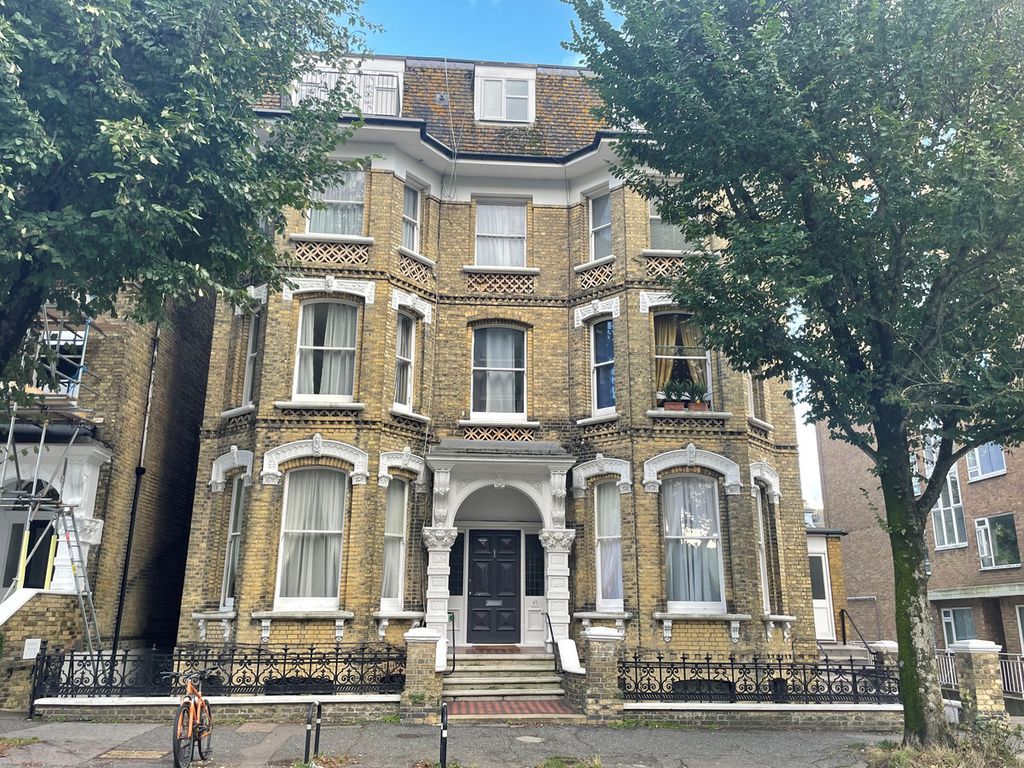 1 bed flat for sale in The Drive, Hove BN3, £225,000