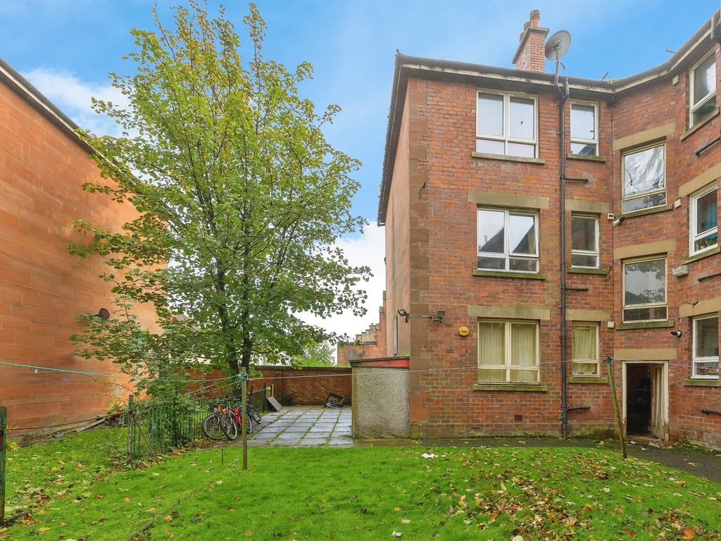 2 bed flat for sale in Dixon Road, Glasgow G42, £105,000