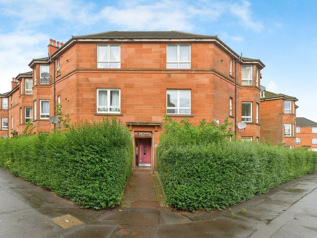 2 bed flat for sale in Dixon Road, Glasgow G42, £105,000
