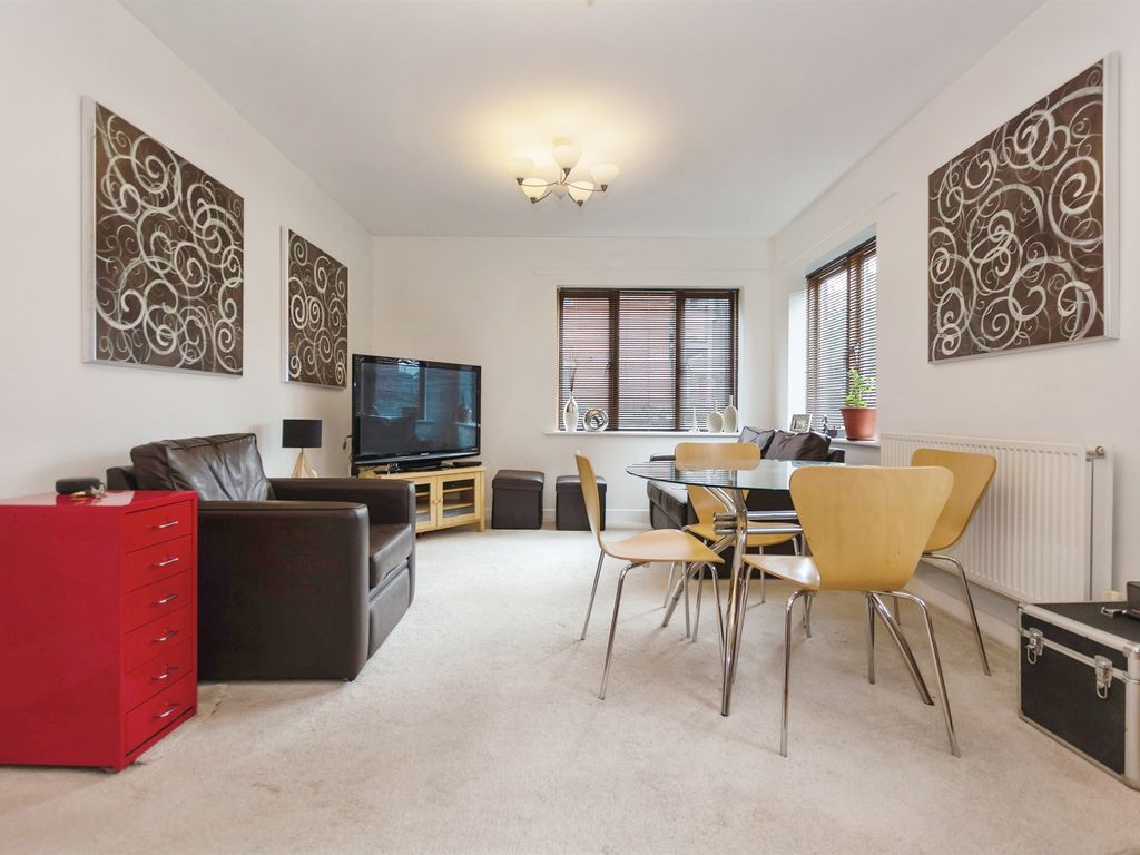 2 bed flat for sale in Shorters Avenue, Birmingham B14, £42,500