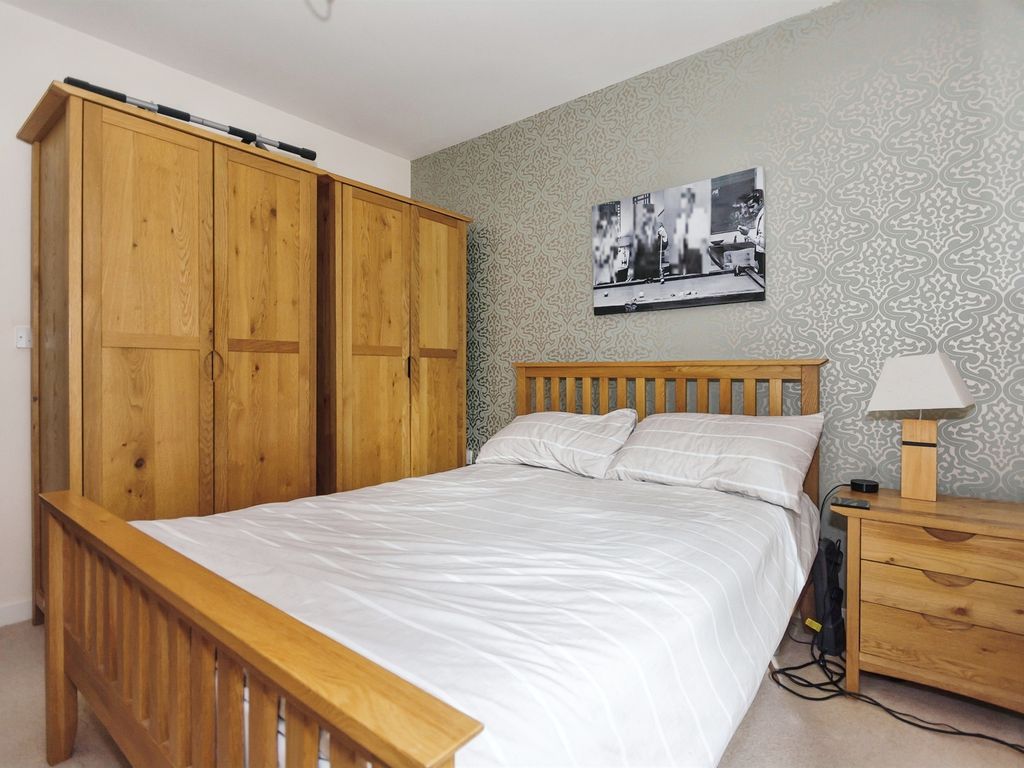 2 bed flat for sale in Shorters Avenue, Birmingham B14, £42,500