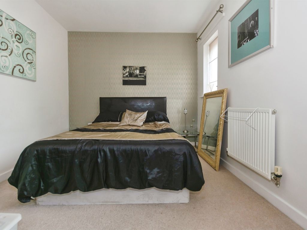 2 bed flat for sale in Shorters Avenue, Birmingham B14, £42,500