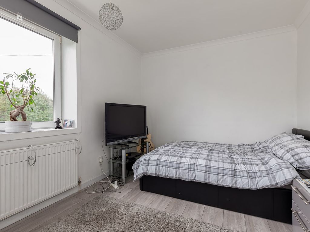 3 bed flat for sale in Telford Drive, Crewe, Edinburgh EH4, £162,500